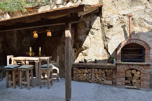 Innenhof mit Grillplatz