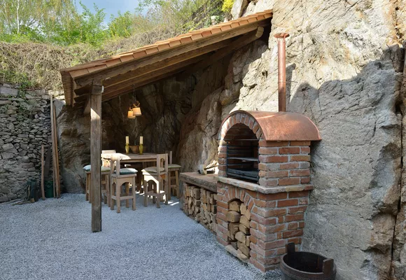 Innenhof mit Grillplatz